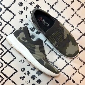 Blondo Waterproof Women’s Knit Camouflage Slip-On Sneakers - US Size 7 M - EUC